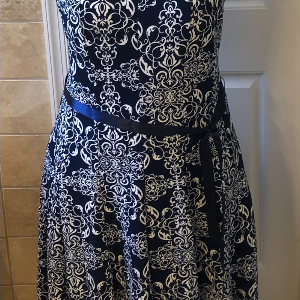 Dress - Picture 4 of 4